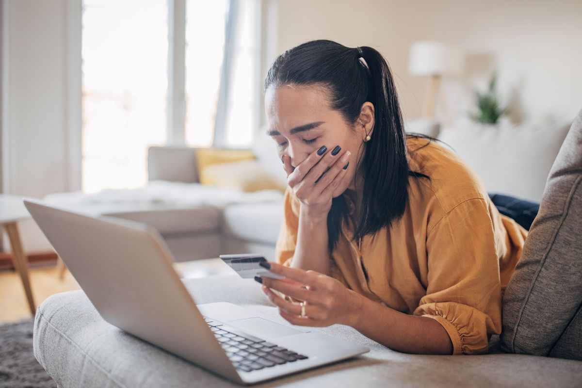 Persona che ha scoperto di essere stata truffata