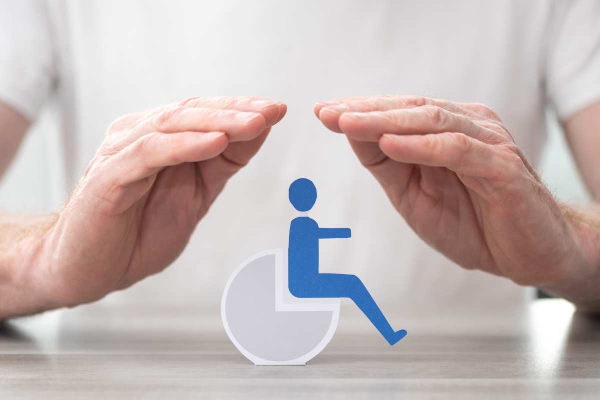 mani proteggono simbolo disabilità