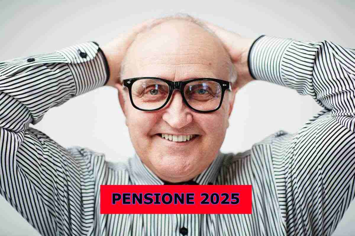 Anziano sorridente, scritta pensione 2025